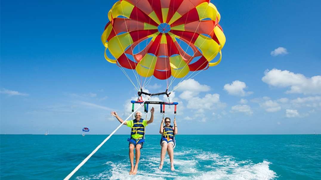 ⁣5 Safety Tips for Parasailing