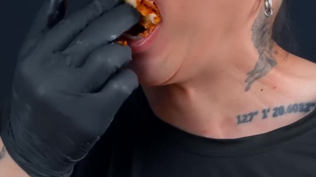⁣ultimate-chicken-sandwich-shorts_3